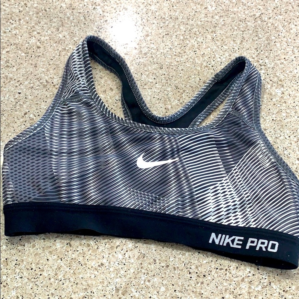 Nike pro sports bra